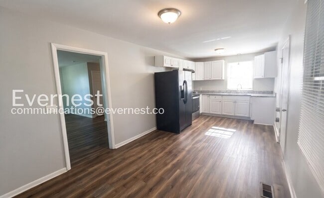 Building Photo - 3-Bed/1-Bath Rental with Fenced Yard/ Available Now!