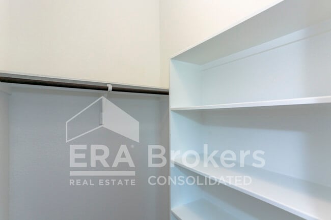 Building Photo - 4721 Highmont Dr