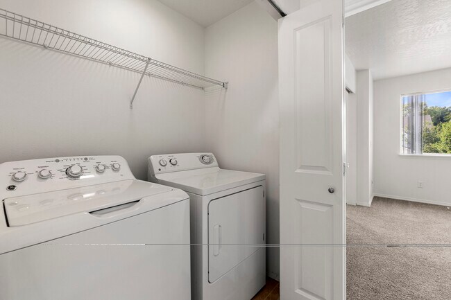 Building Photo - 674 N Hydra Pl