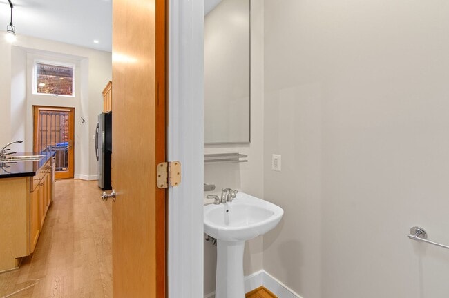 Building Photo - Contemporary 2 BR, 2.5BA in Historic Ridge...