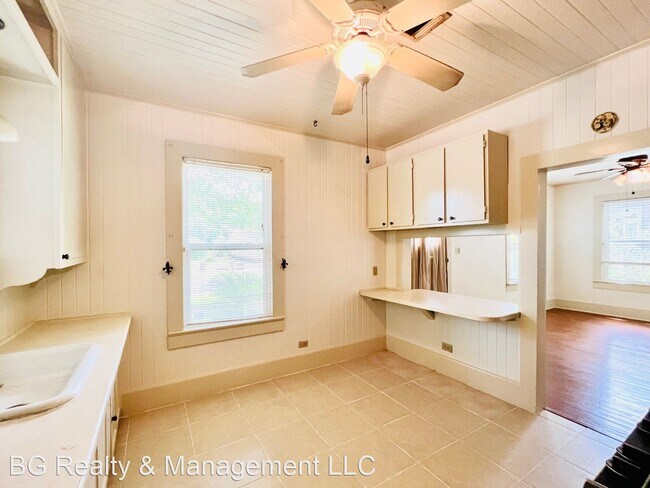 Building Photo - 2 br, 1 bath House - 300 S. Orange Street