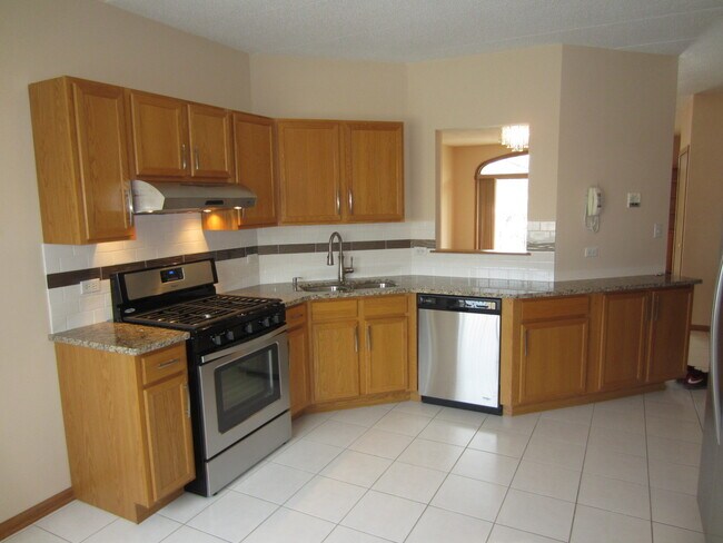 Building Photo - 9437 S 79th Ave