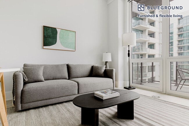 Building Photo - 812 W Adams St