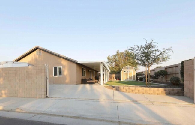 Building Photo - Incredible Rental In the SW! 3bd +2ba with RV parking $2,600 Rent