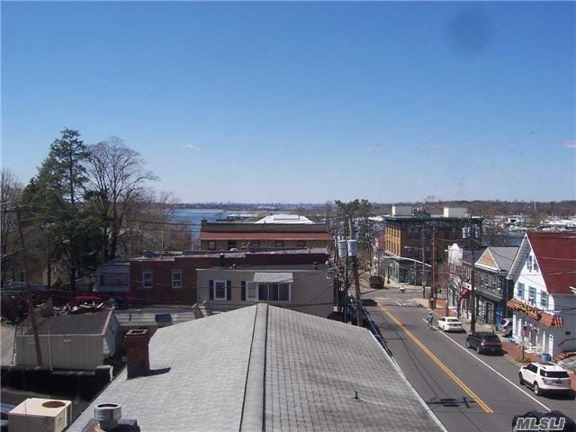 Building Photo - 270 Main St