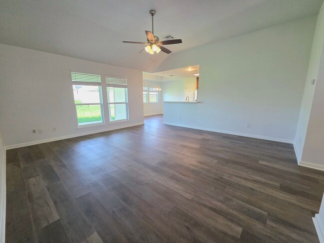 Foto del edificio - AVAILABLE NOW! - $500 OFF FIRST MONTH