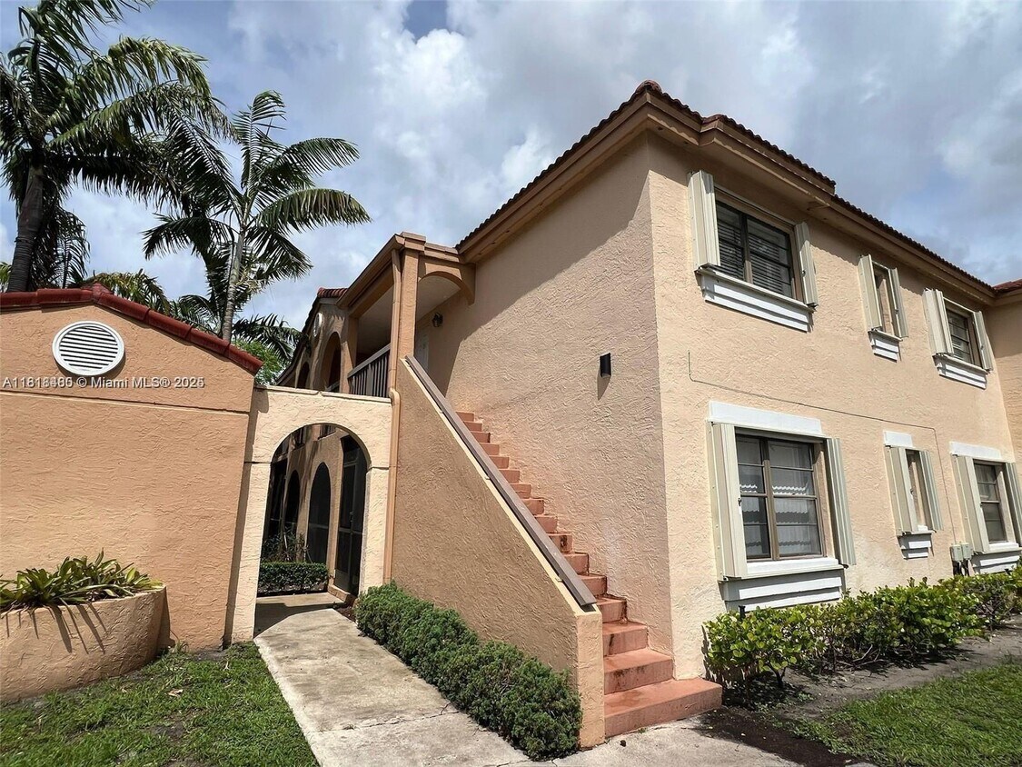 Foto principal - 18286 Mediterranean Blvd