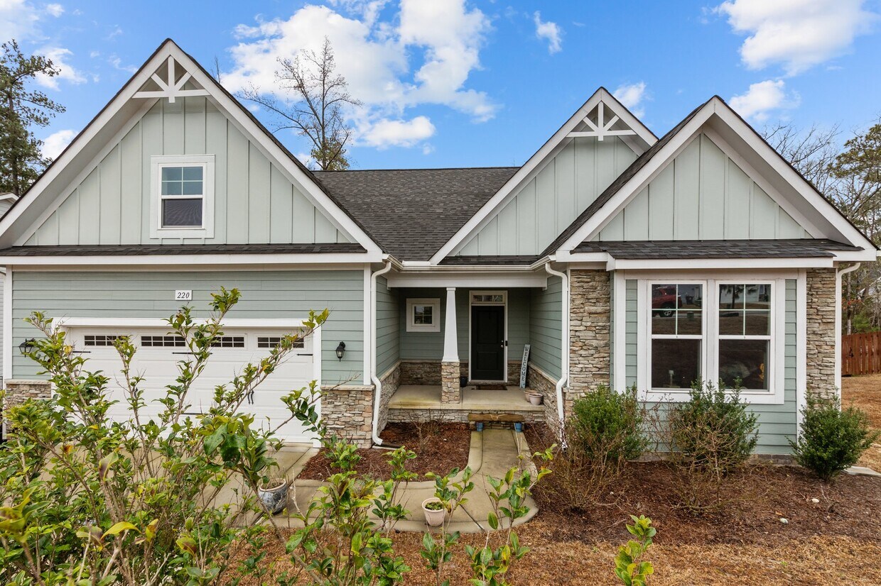 Foto principal - 220 Parrish Ln