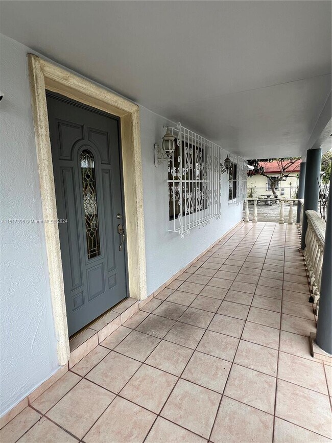 Foto del edificio - 491 E 19th St