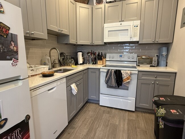 Building Photo - 370 Chestnut Hill Ave