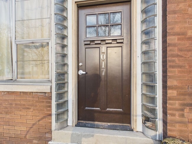 Building Photo - 1017 N Front St