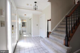 Building Photo - 6423 Little Potters Ln