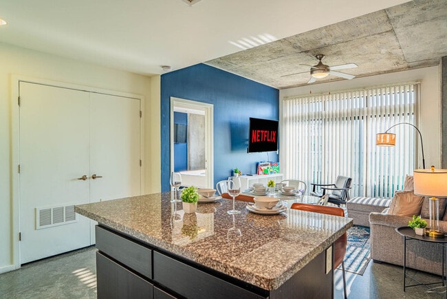 Foto del edificio - 333 E Roosevelt St