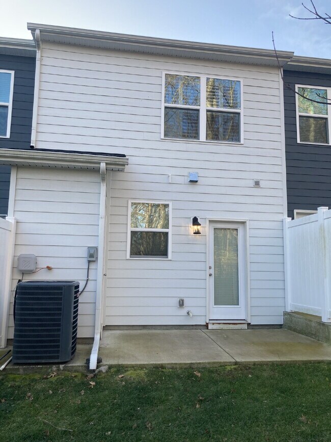 Foto del edificio - FULLY FURNISHED Home in Hermatige