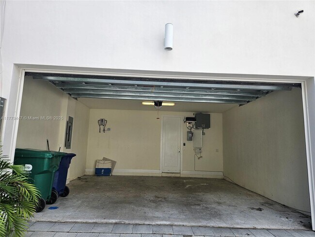Foto del edificio - 6670 NW 105th Ct