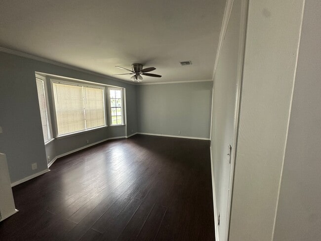 Building Photo - Beautiful 3/2 Available in the Heart of Bo...