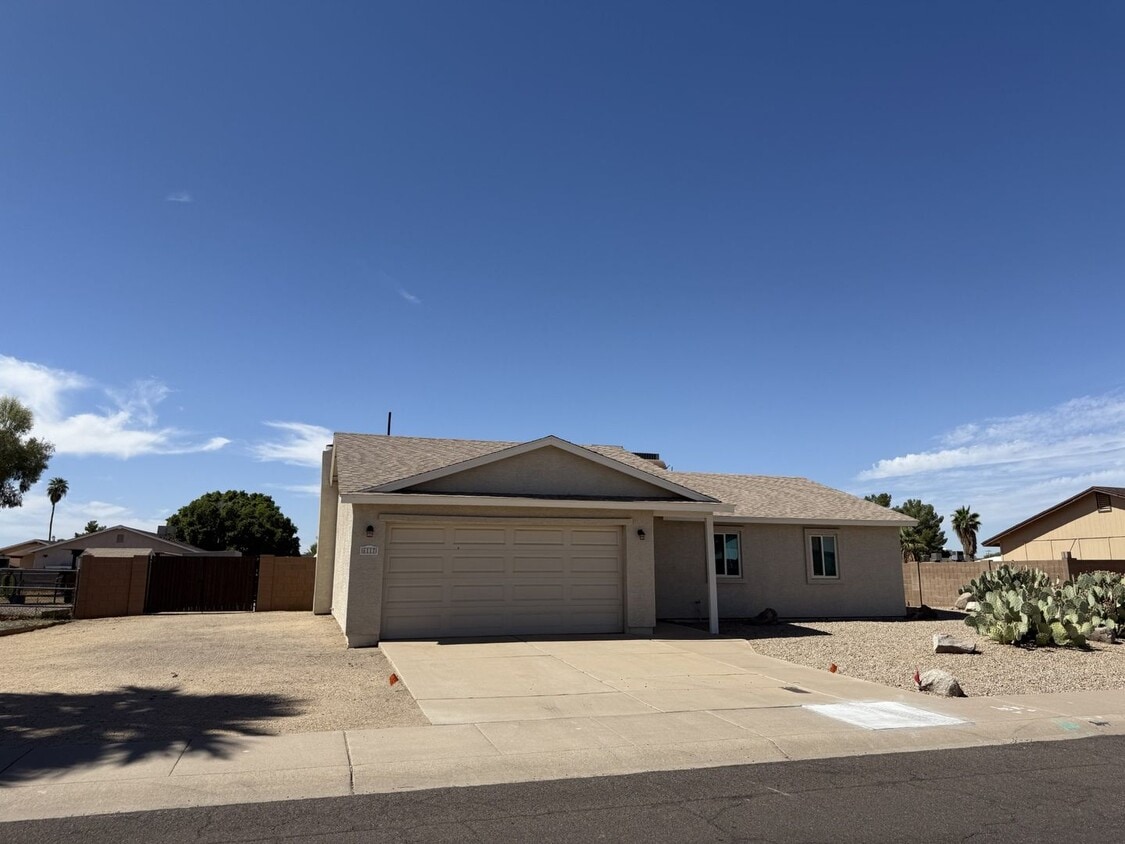 Foto principal - Horse Property 3 bedroom, 2 Bath