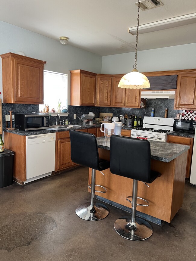 Building Photo - 1701 J J Seabrook Dr