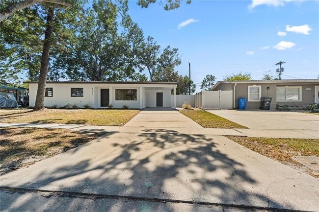 Building Photo - 8014 W Comanche Ave