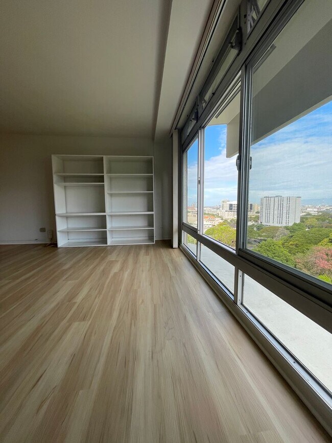 Building Photo - 1515 Nuuanu Ave