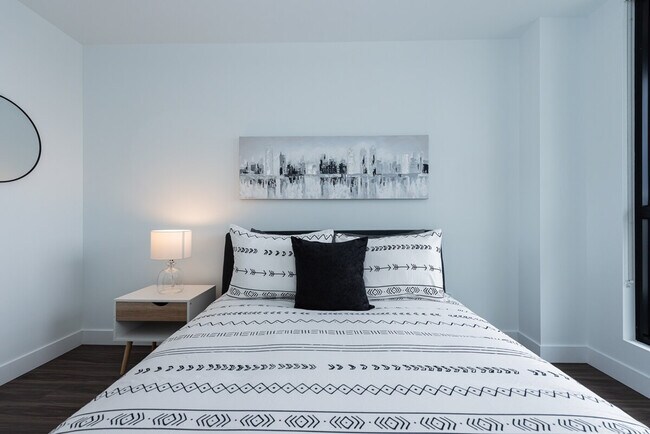 Building Photo - 1442 Avenue Overdale