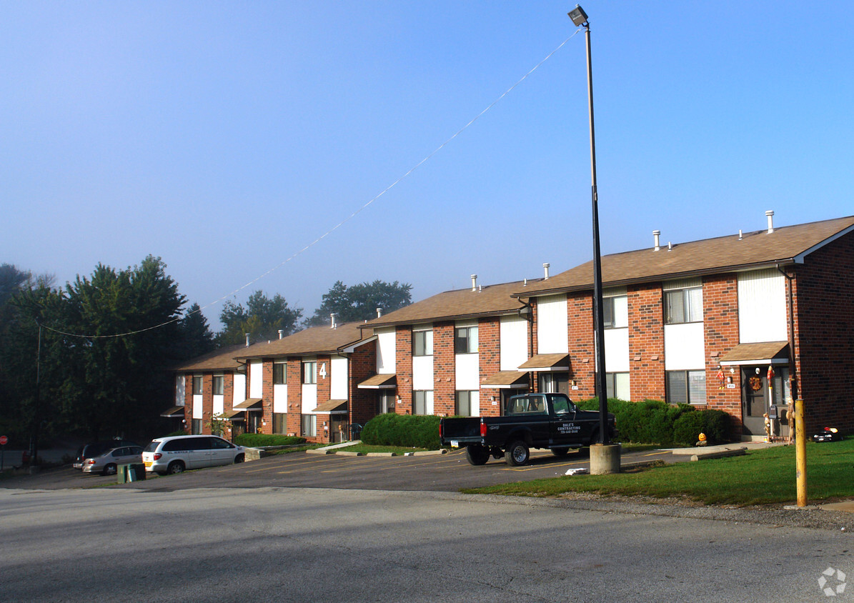 Primary Photo - Village Green Apartments