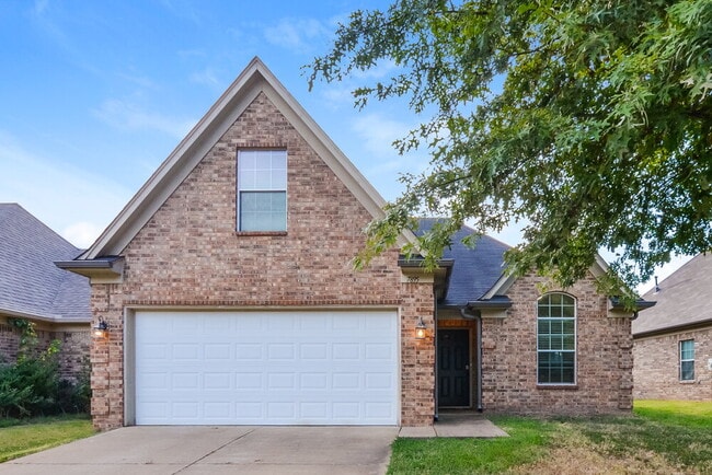 Building Photo - 7895 Ridgedale Dr