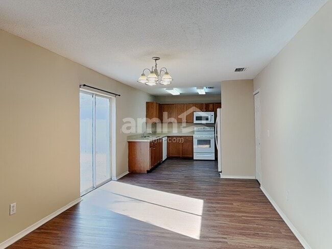 Building Photo - 2050 Harcourt Pl