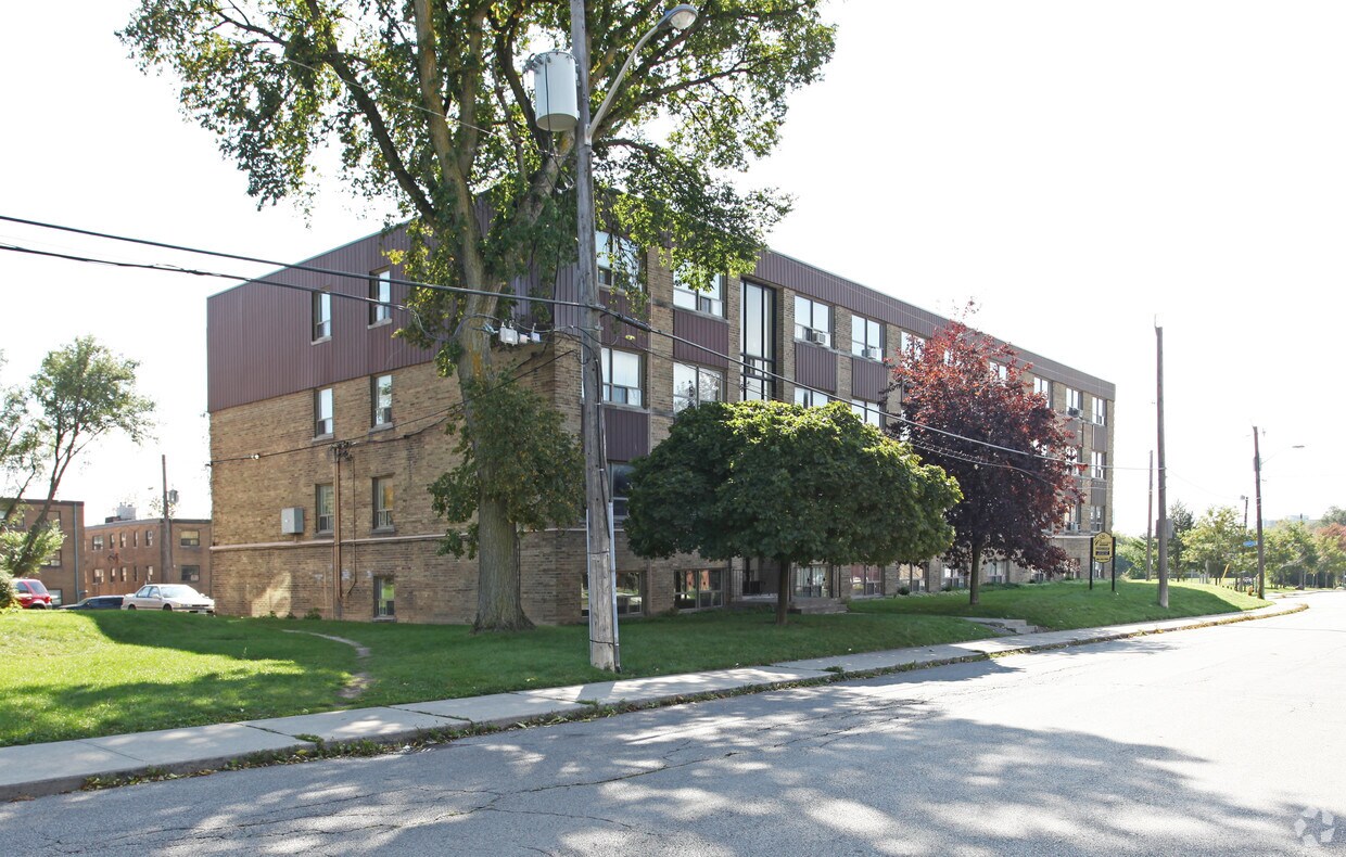 31 Clearview Hts, Toronto, ON M6M 2A2 Apartments 31 Clearview Hts