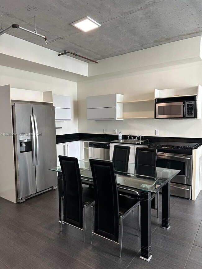 Foto del edificio - 690 SW 1st Ct