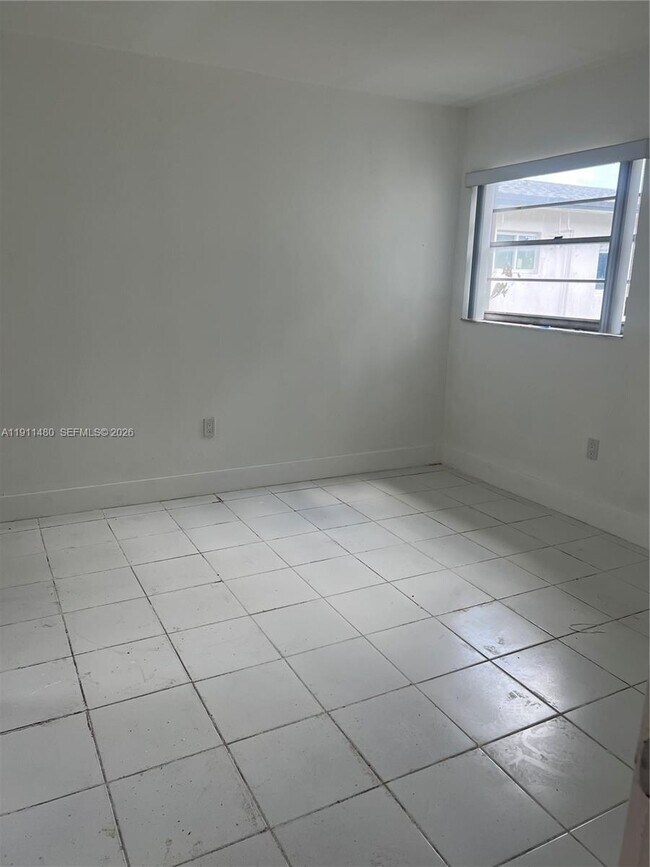 Foto del edificio - 590 NW 65th St