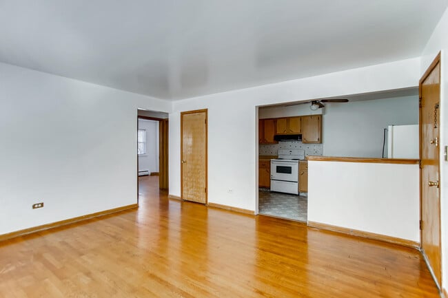 Building Photo - 2025 N 19th Ave