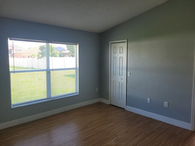 Building Photo - 345Ayle