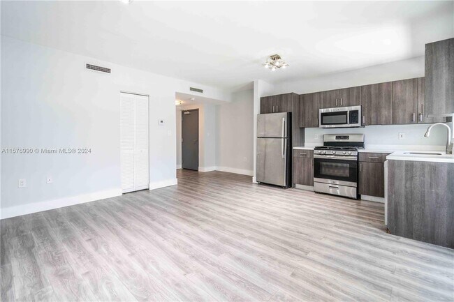 Building Photo - 331 85th St