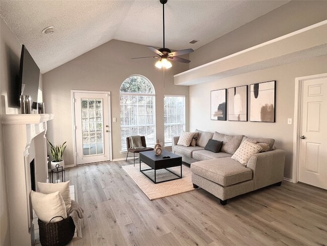 Foto del edificio - 2109 Acosta Ln