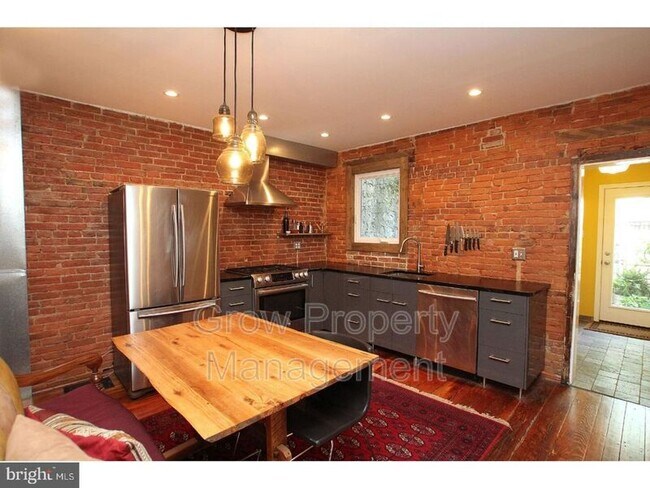 Foto del edificio - 2444 Cedar St