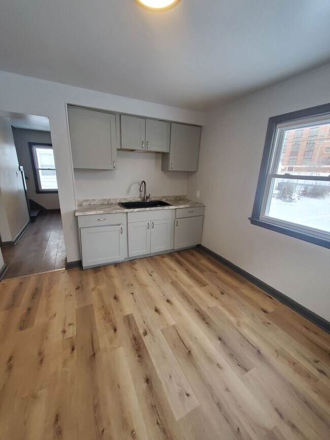 Building Photo - 3 Bedroom Single Family for Rent