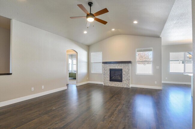 Foto del edificio - Beautiful 3 Bedroom, 2 Bath Ranch in Berthoud!