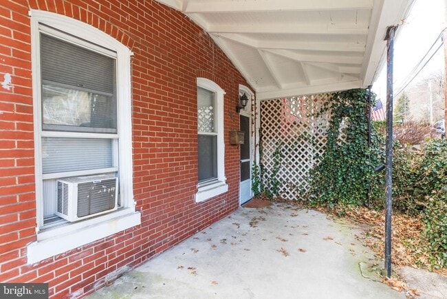Building Photo - 503 Ford St