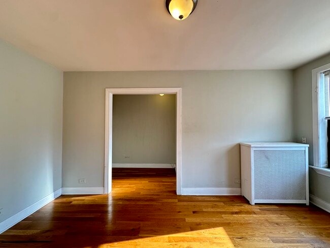 Building Photo - 629 W Belmont Ave