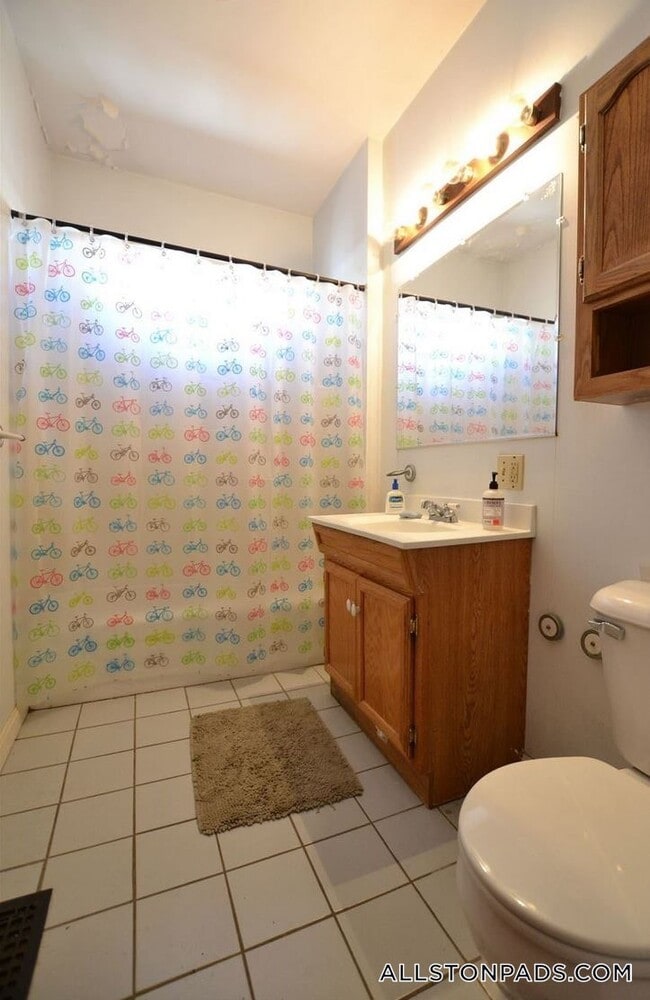 Building Photo - 44 Easton St