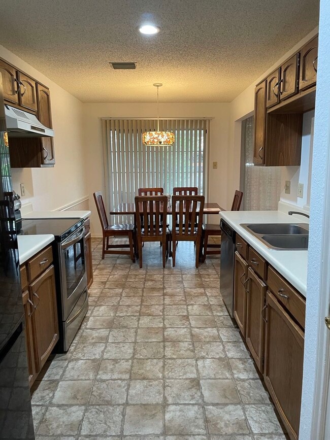 Foto del edificio - 1417 Quail Crest Dr