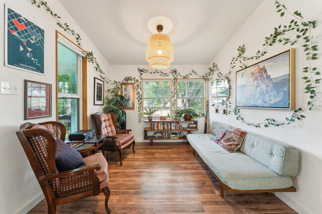 Foto del edificio - 4901 Howden Cir