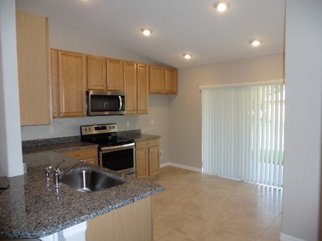 Foto del edificio - Spacious 3 Bed 2 Bath 1 Car Garage Home fo...