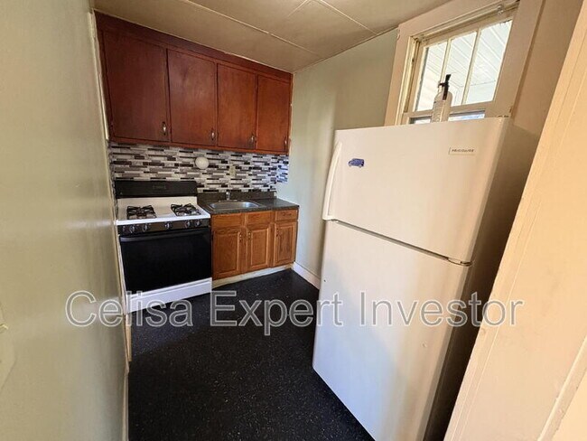 Foto del edificio - 239 E Woodland Ave
