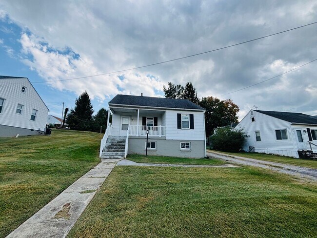 2 Bedroom, 1 Bath House - 2 Bedroom, 1 Bath House