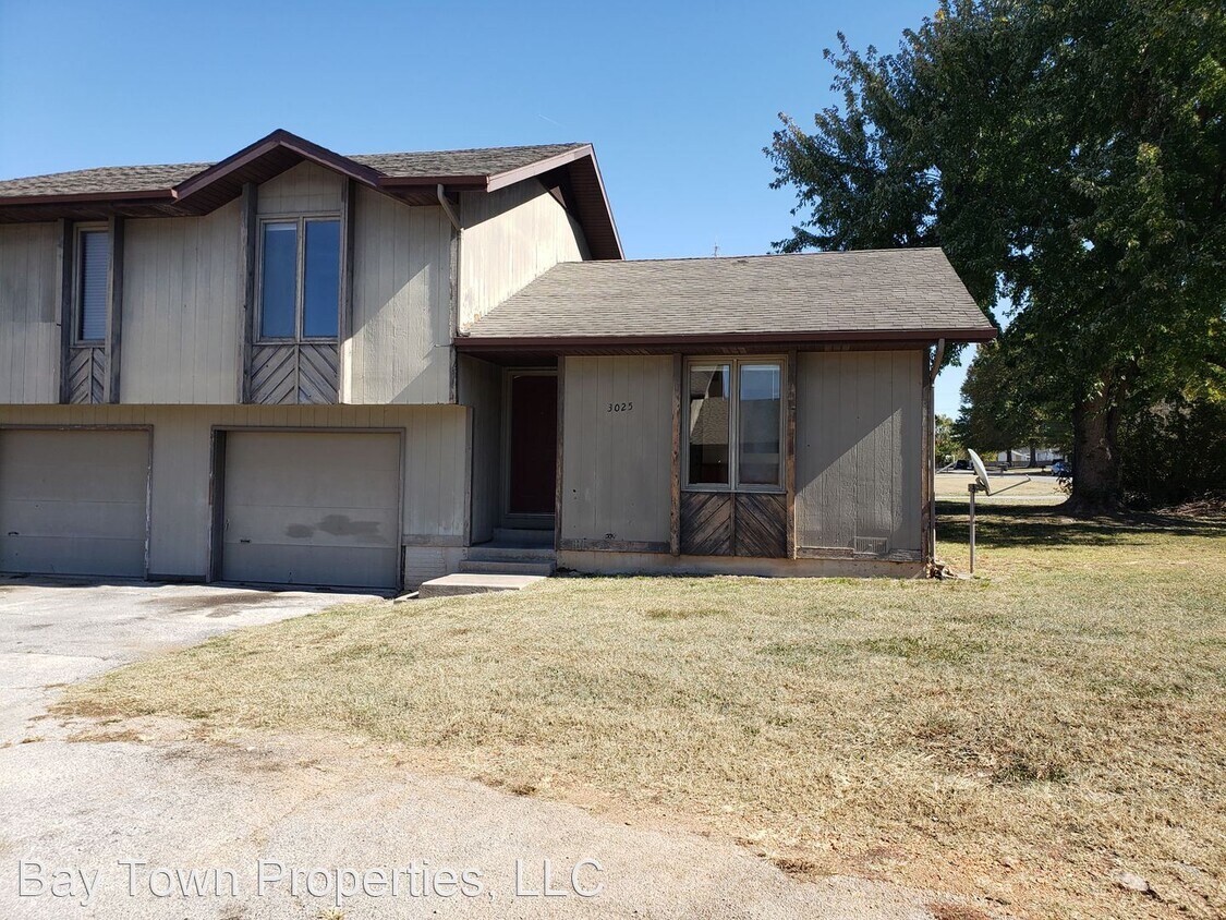 2 br, 1.5 bath House 3025 W Roxbury House Rental in Springfield, MO