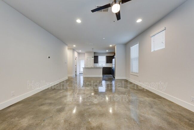 Foto del edificio - 200 Melrose Pl