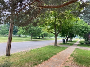 Building Photo - 10 Bay St