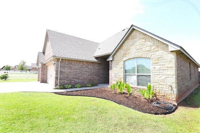 Foto del edificio - 17225 Ridgewood Dr